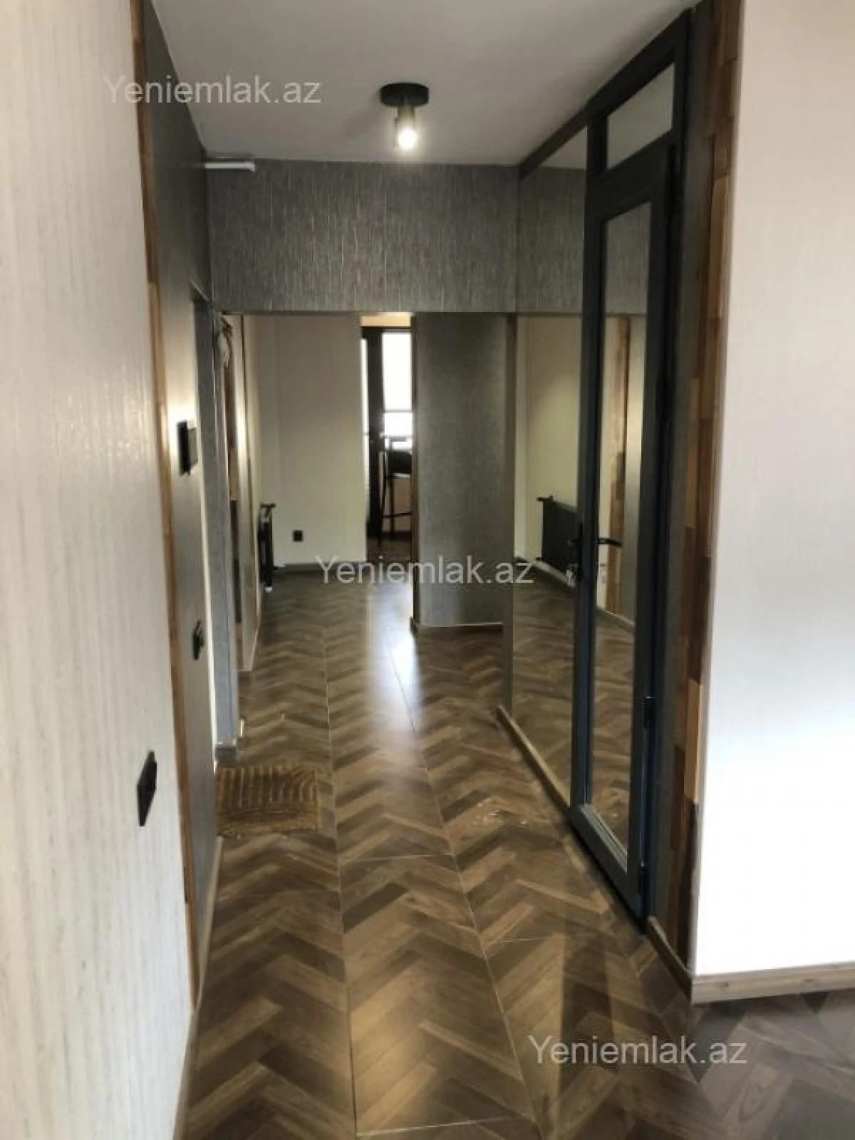 Satılır 2 otaqlı köhnə tikili 65 m²