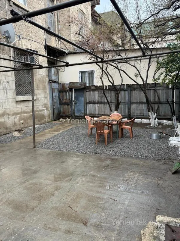 Satılır 2 otaqlı köhnə tikili 55 m²