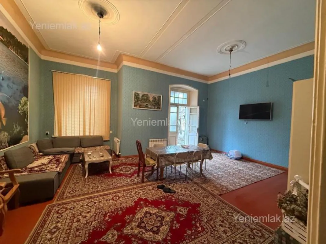 Satılır 2 otaqlı köhnə tikili 55 m²