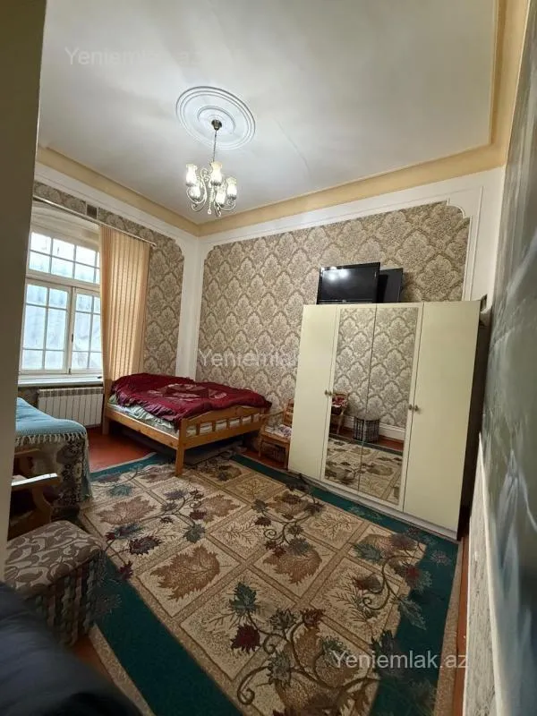 Satılır 2 otaqlı köhnə tikili 55 m²