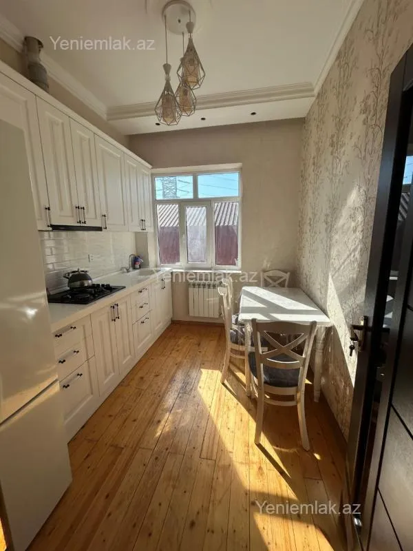 Satılır 6 otaqlı həyət evi 215 m²