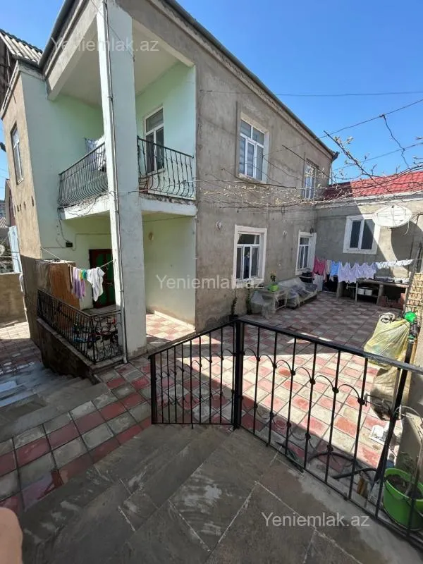 Satılır 6 otaqlı həyət evi 215 m²