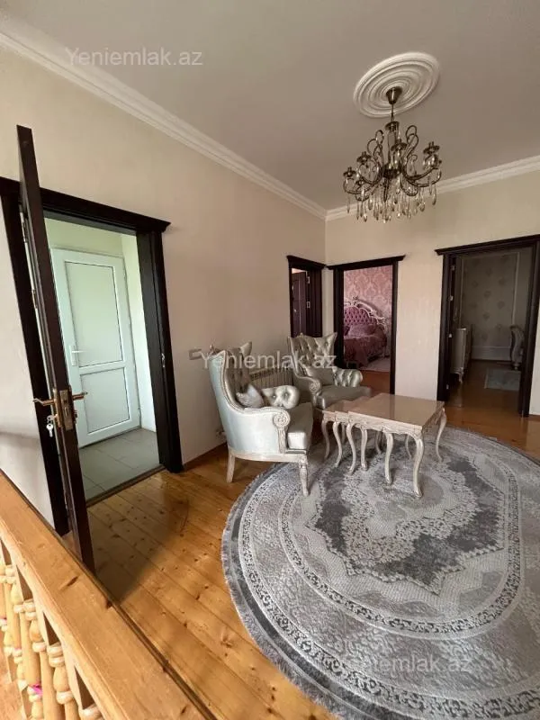 Satılır 6 otaqlı həyət evi 215 m²
