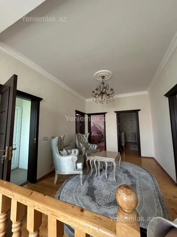 Satılır 6 otaqlı həyət evi 215 m²