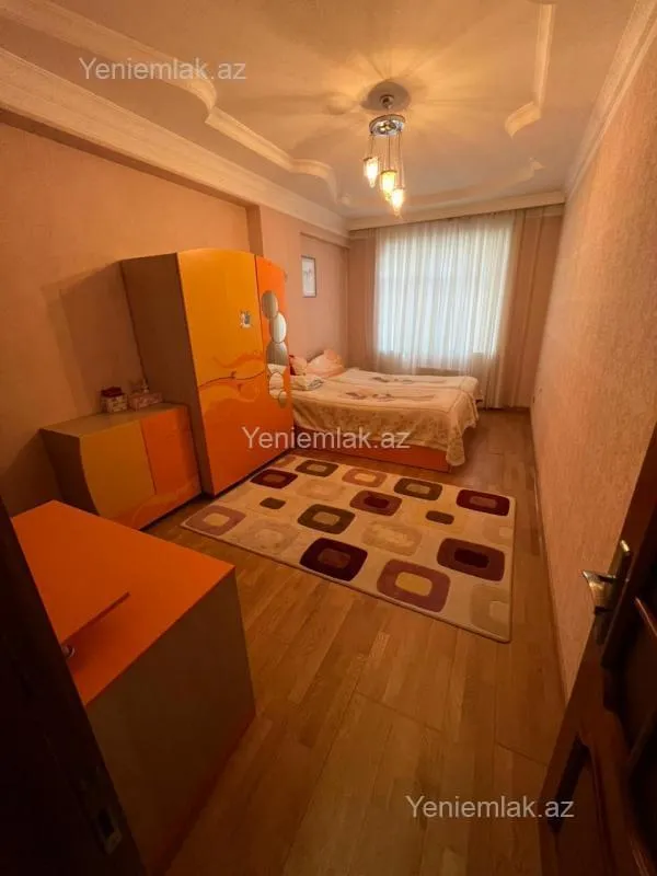 Satılır 4 otaqlı yeni tikili 180 m²