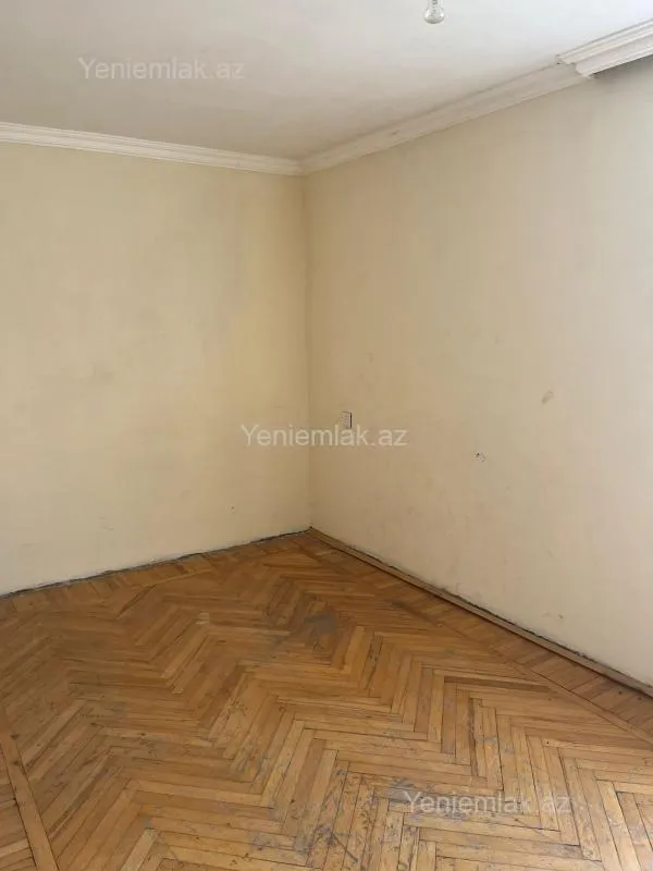 Satılır 2 otaqlı köhnə tikili 50 m²