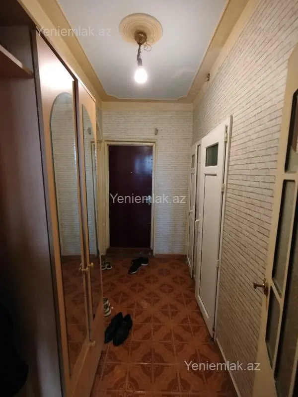 Satılır 2 otaqlı köhnə tikili 56 m²