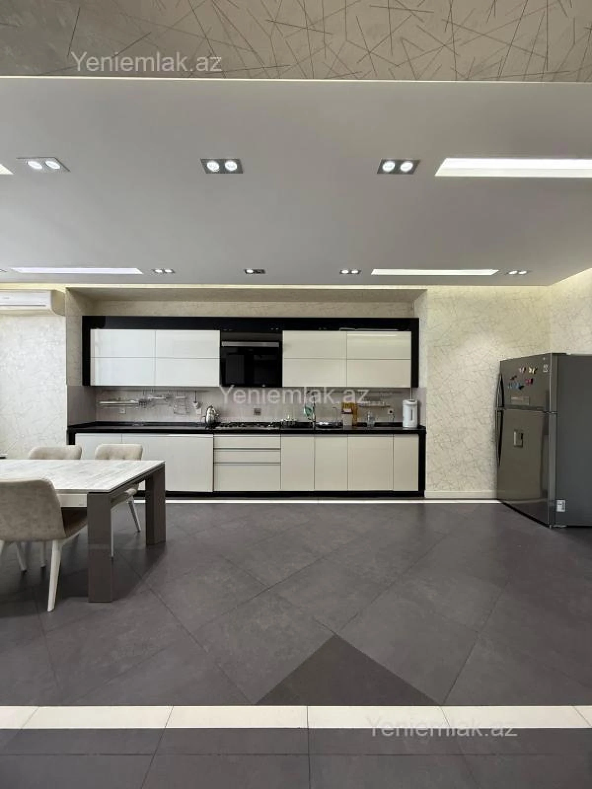 Satılır 3 otaqlı yeni tikili 165 m²