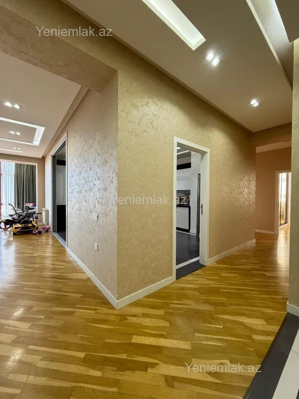 Satılır 3 otaqlı yeni tikili 165 m²