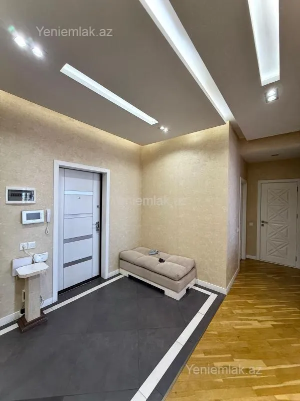 Satılır 3 otaqlı yeni tikili 165 m²