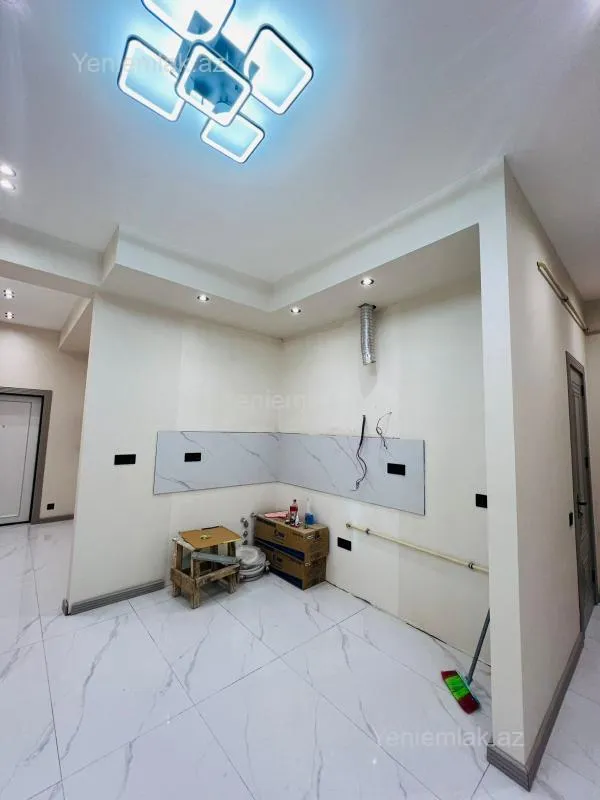 Satılır 2 otaqlı yeni tikili 72 m²