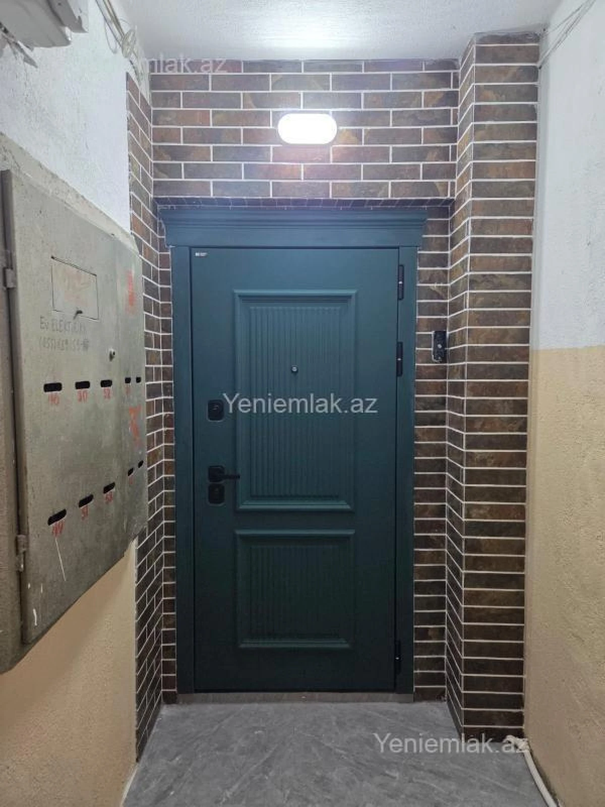 Satılır 3 otaqlı köhnə tikili 100 m²