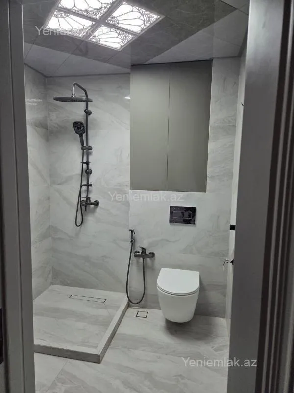 Satılır 3 otaqlı köhnə tikili 100 m²