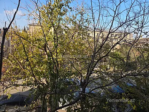 Satılır 3 otaqlı köhnə tikili 100 m²
