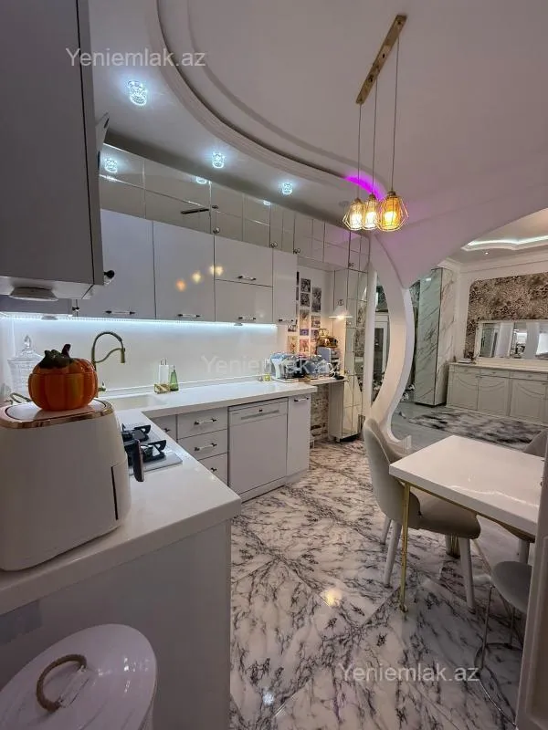 Satılır 3 otaqlı yeni tikili 95 m²