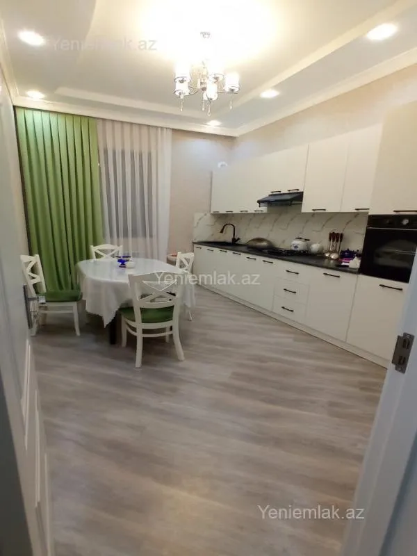 Satılır 4 otaqlı həyət evi 180 m²