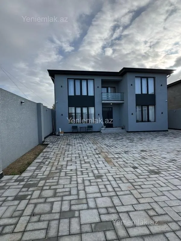 Satılır 5 otaqlı həyət evi 180 m²