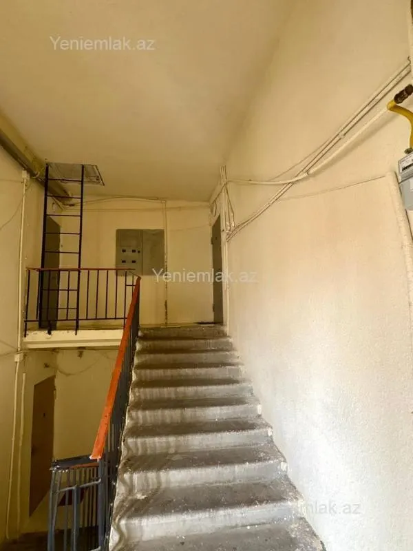 Satılır 5 otaqlı köhnə tikili 120 m²