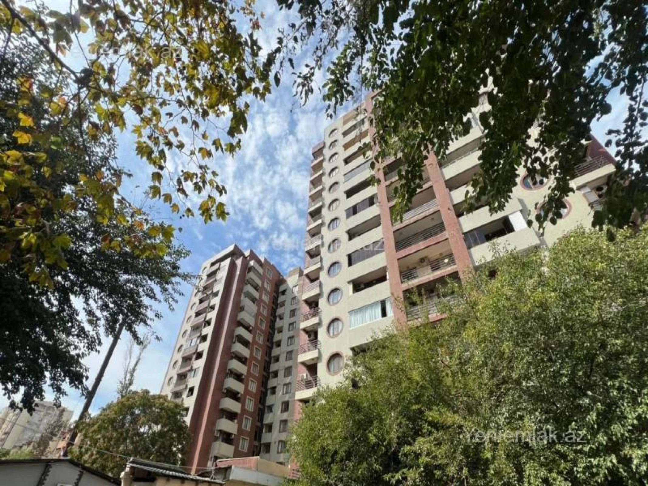Satılır 3 otaqlı yeni tikili 125 m²