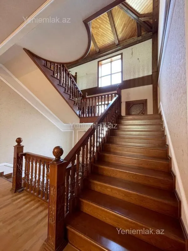 Satılır 8 otaqlı həyət evi 1000 m²