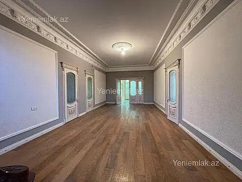 Satılır 8 otaqlı həyət evi 1000 m²