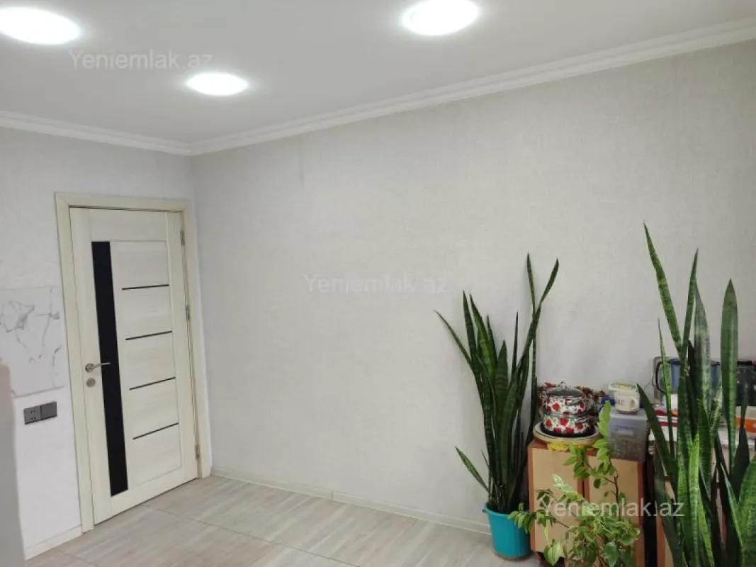 Satılır 4 otaqlı köhnə tikili 120 m²