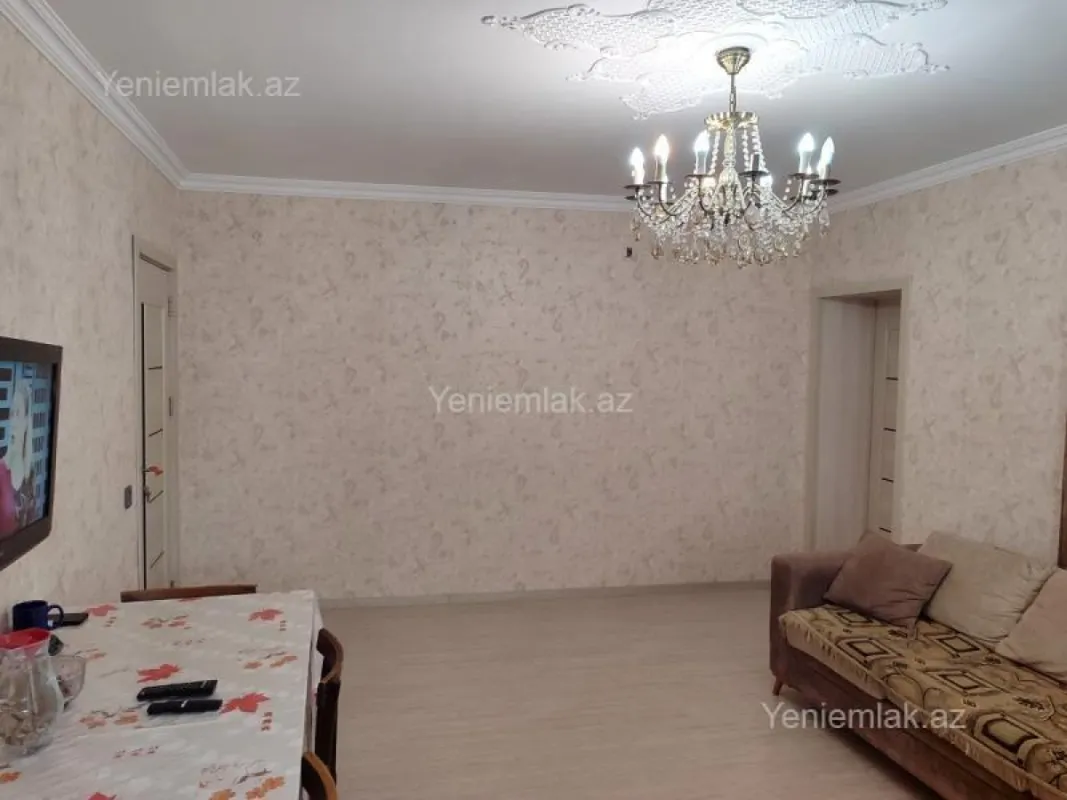 Satılır 4 otaqlı köhnə tikili 120 m²