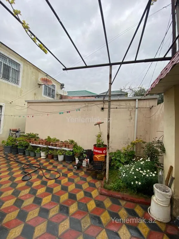 Satılır 6 otaqlı həyət evi 250 m²