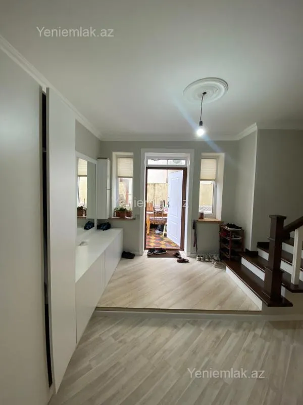 Satılır 6 otaqlı həyət evi 250 m²