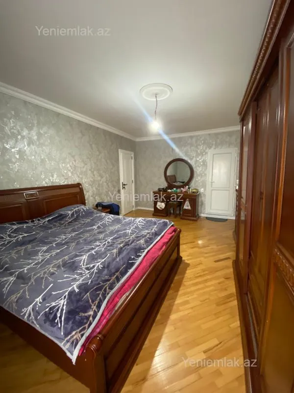 Satılır 6 otaqlı həyət evi 250 m²