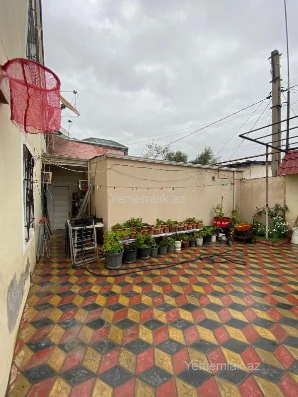 Satılır 6 otaqlı həyət evi 250 m²