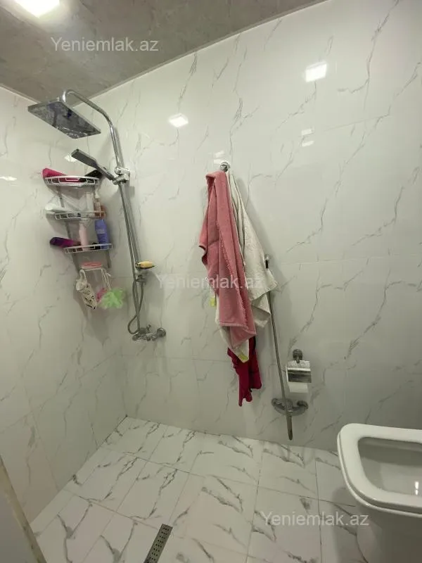 Satılır 6 otaqlı həyət evi 250 m²