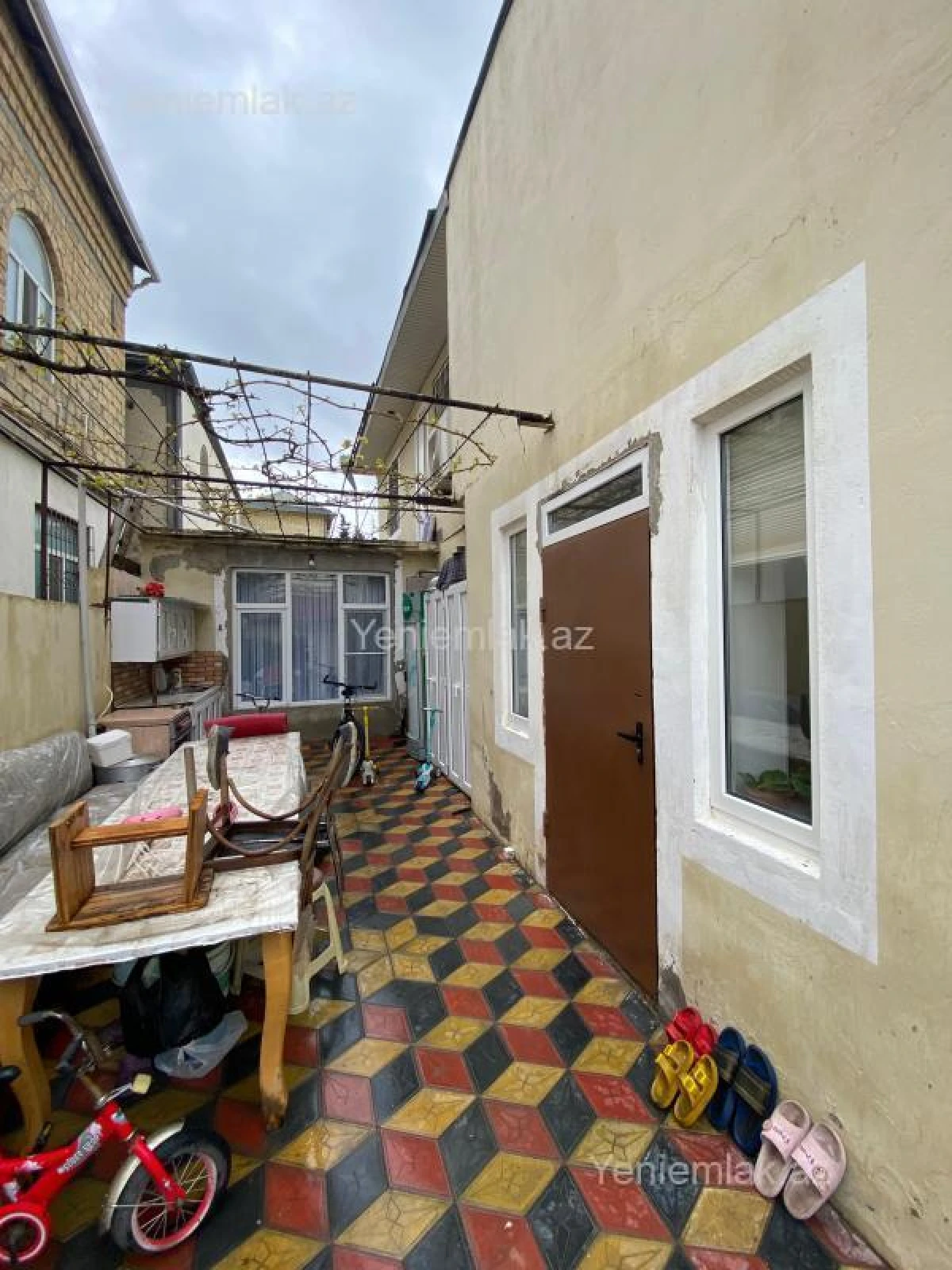 Satılır 6 otaqlı həyət evi 250 m²