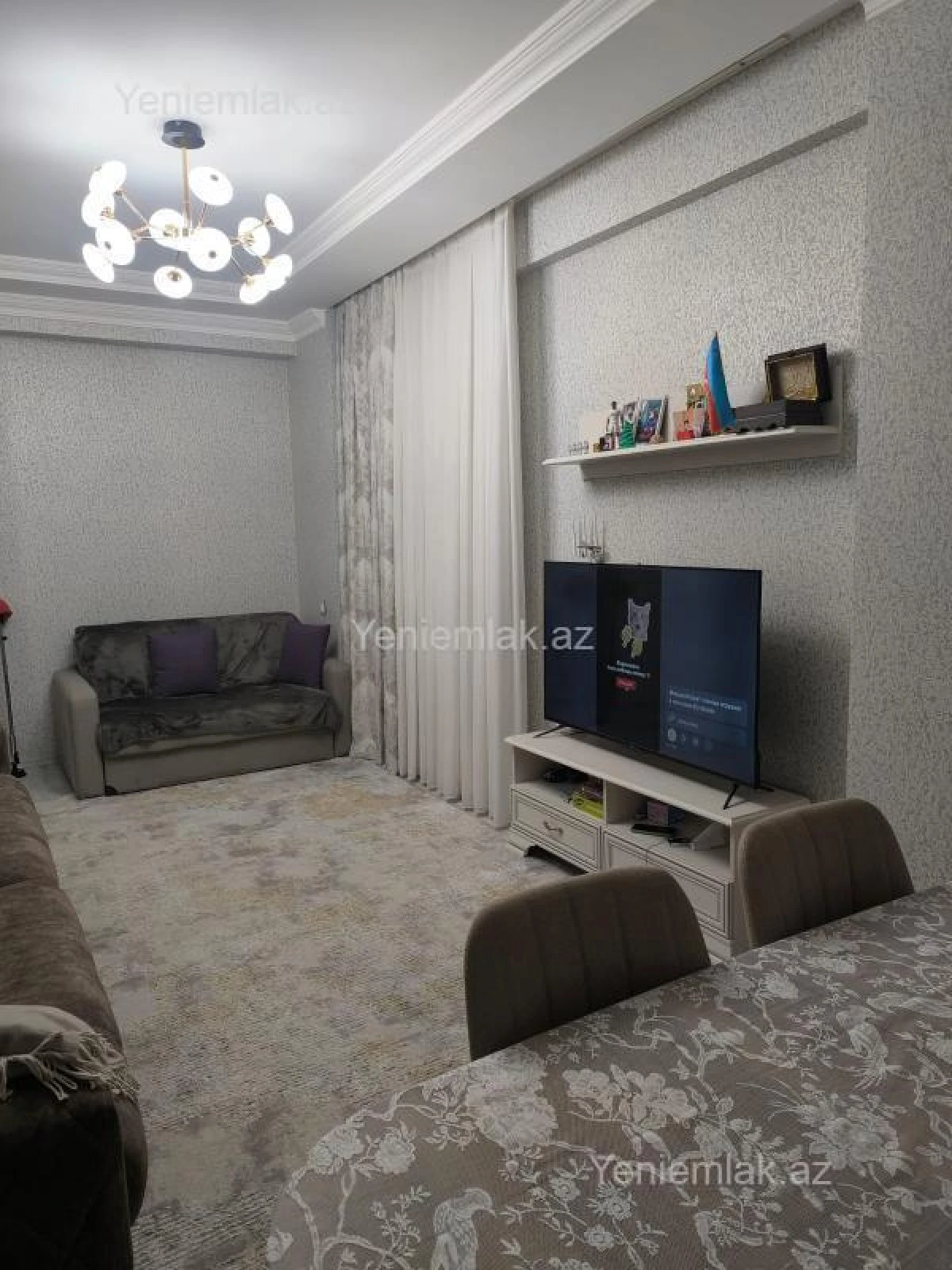 Satılır 2 otaqlı köhnə tikili 90 m²