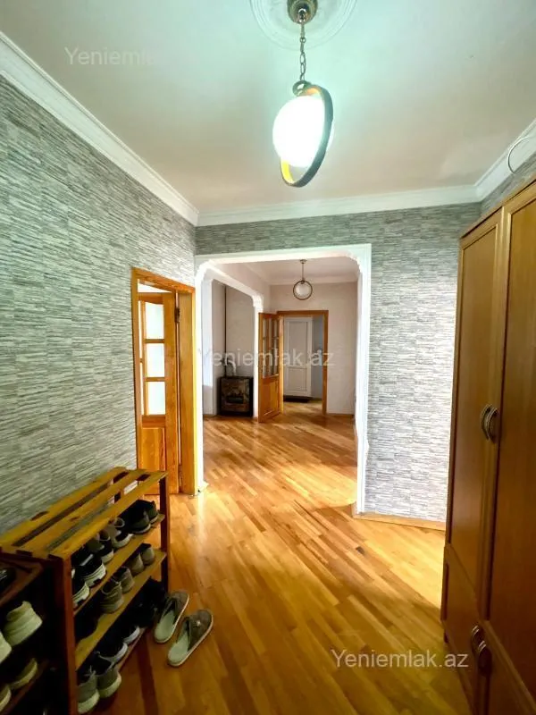 Satılır 5 otaqlı köhnə tikili 110 m²