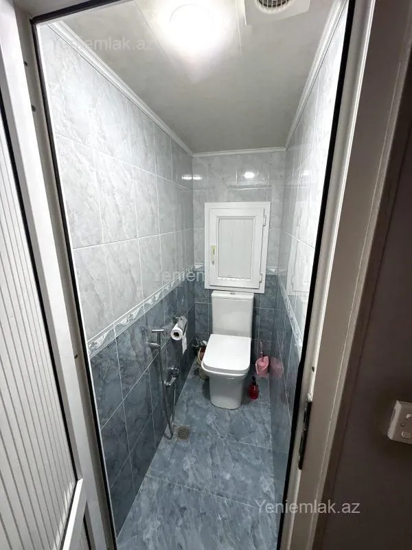 Satılır 5 otaqlı köhnə tikili 110 m²