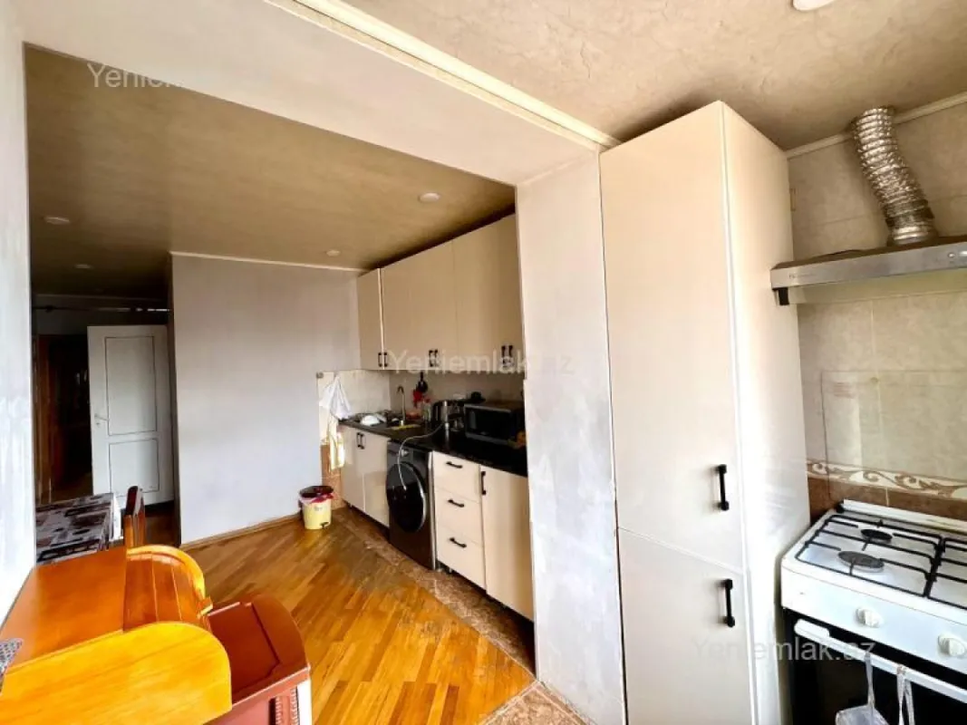 Satılır 5 otaqlı köhnə tikili 110 m²