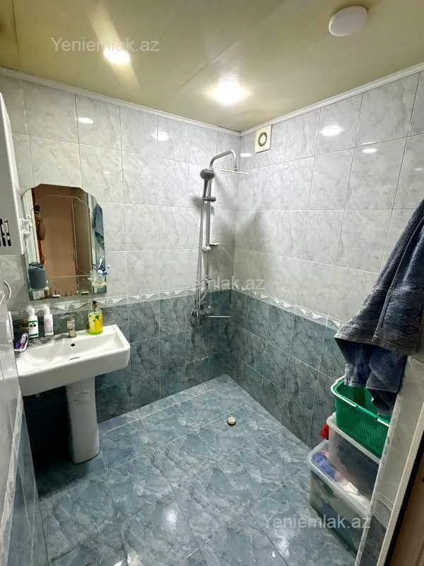 Satılır 5 otaqlı köhnə tikili 110 m²