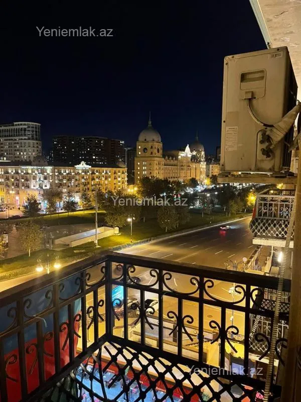 Satılır 3 otaqlı köhnə tikili 110 m²