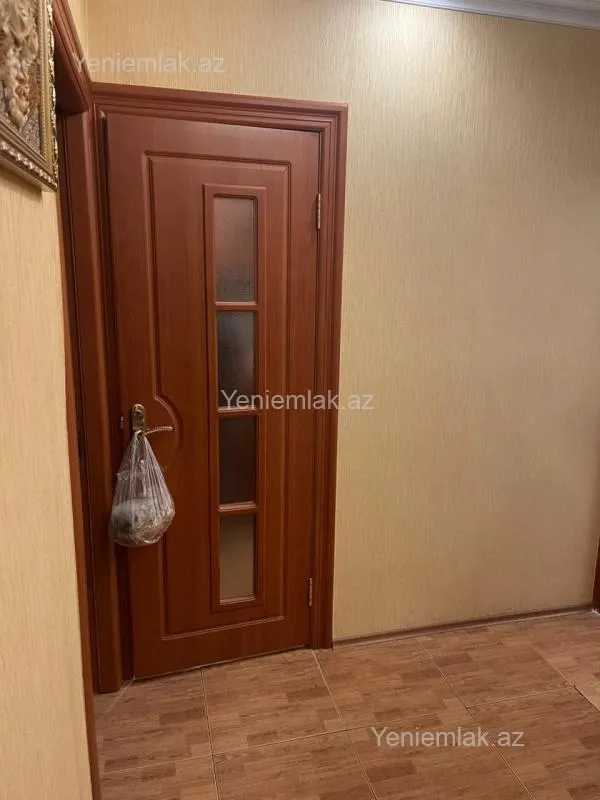 Satılır 3 otaqlı köhnə tikili 110 m²
