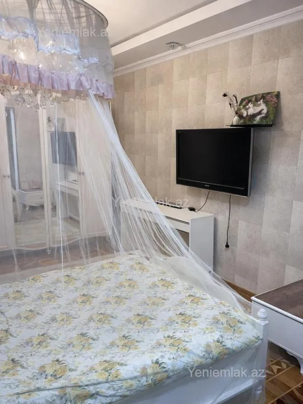 Satılır 5 otaqlı köhnə tikili 120 m²