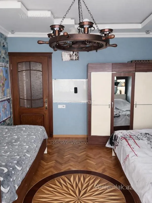 Satılır 5 otaqlı köhnə tikili 120 m²