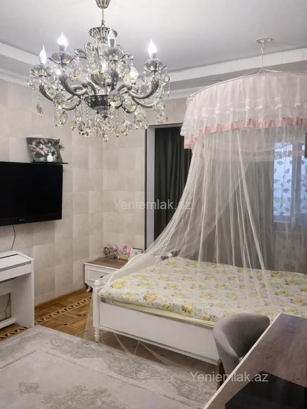 Satılır 5 otaqlı köhnə tikili 120 m²