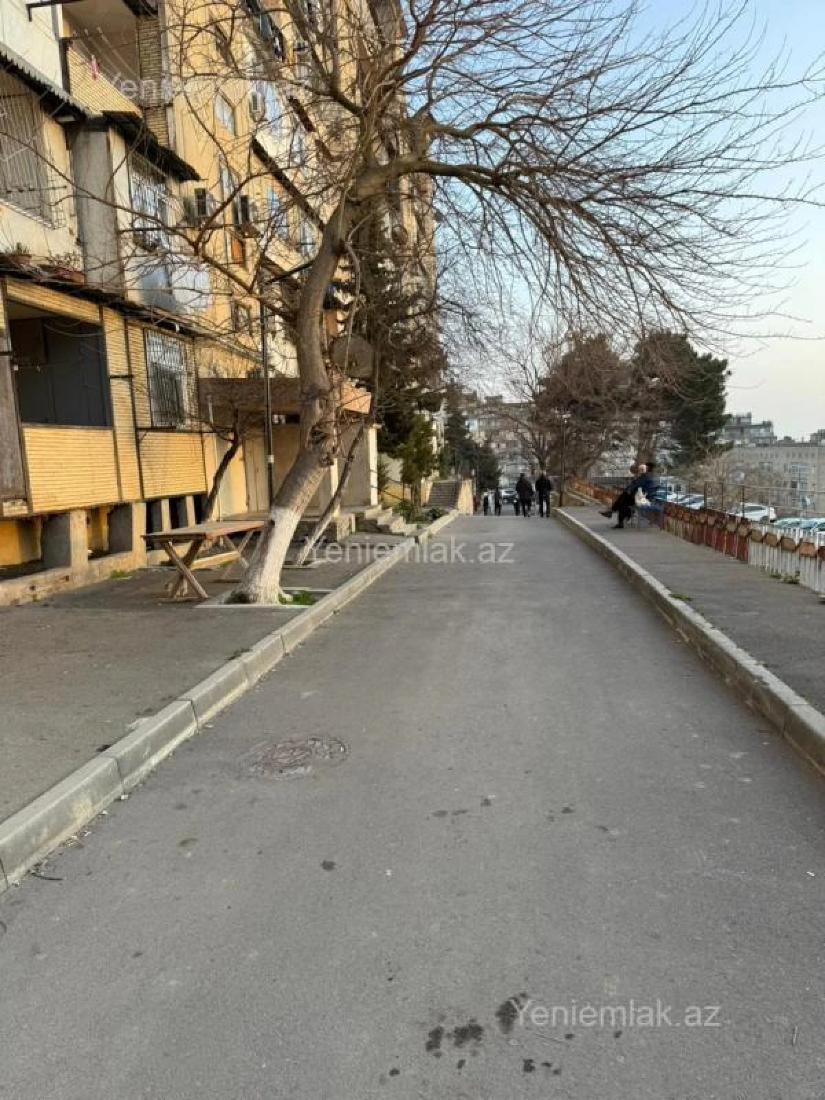 Satılır 4 otaqlı köhnə tikili 120 m²