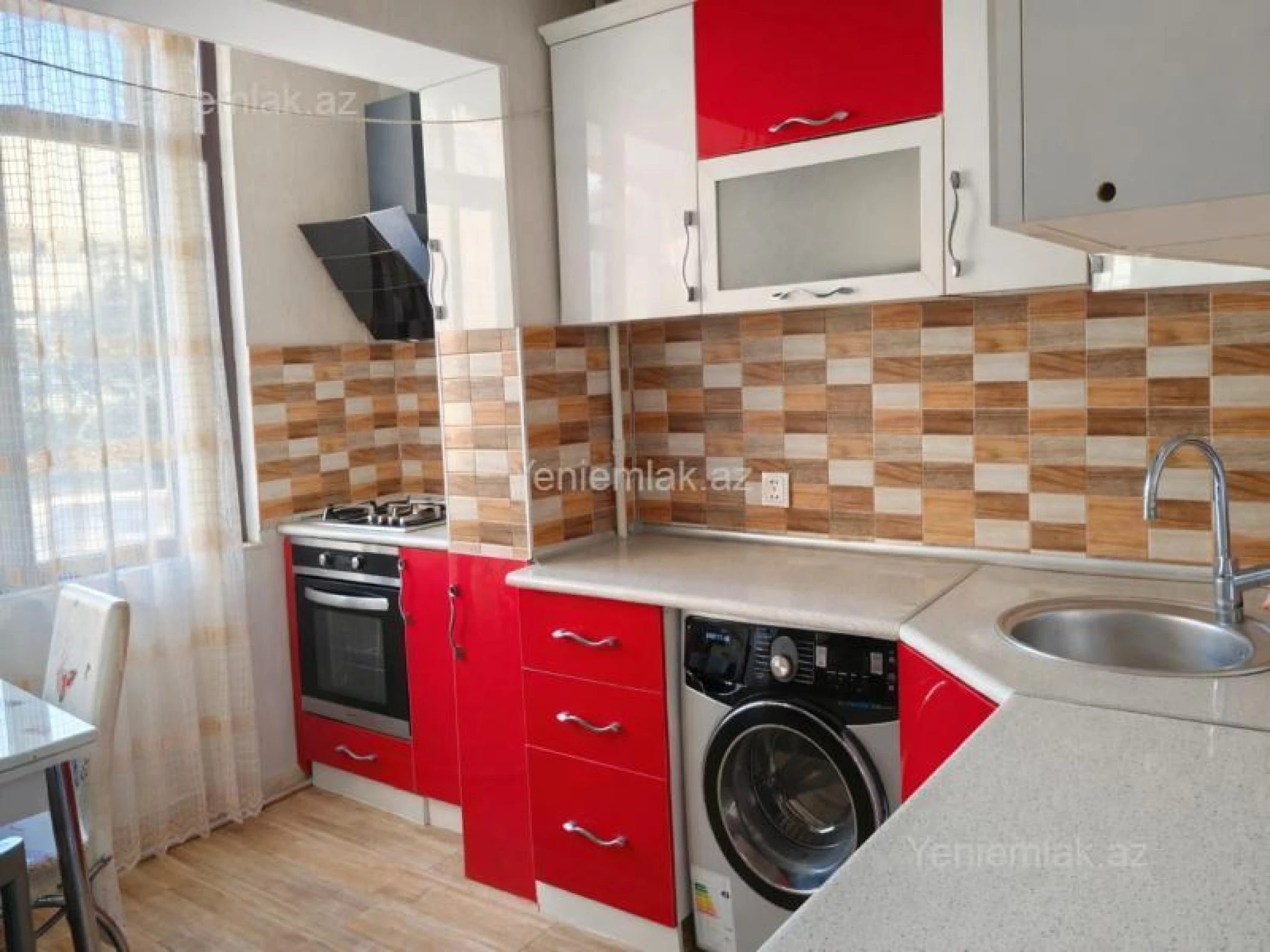 Satılır 5 otaqlı köhnə tikili 120 m²