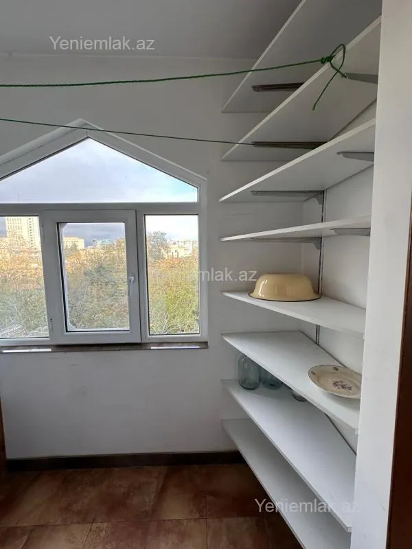 Satılır 2 otaqlı köhnə tikili 75 m²