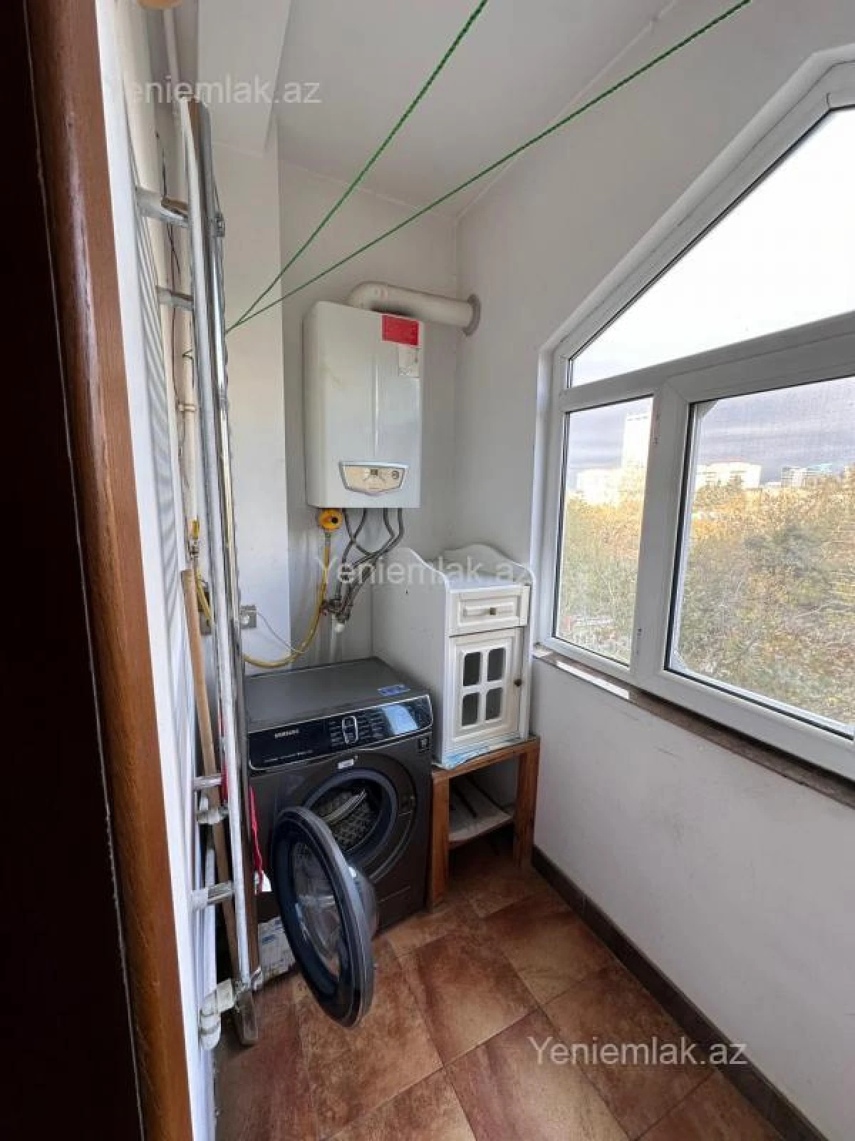 Satılır 2 otaqlı köhnə tikili 75 m²