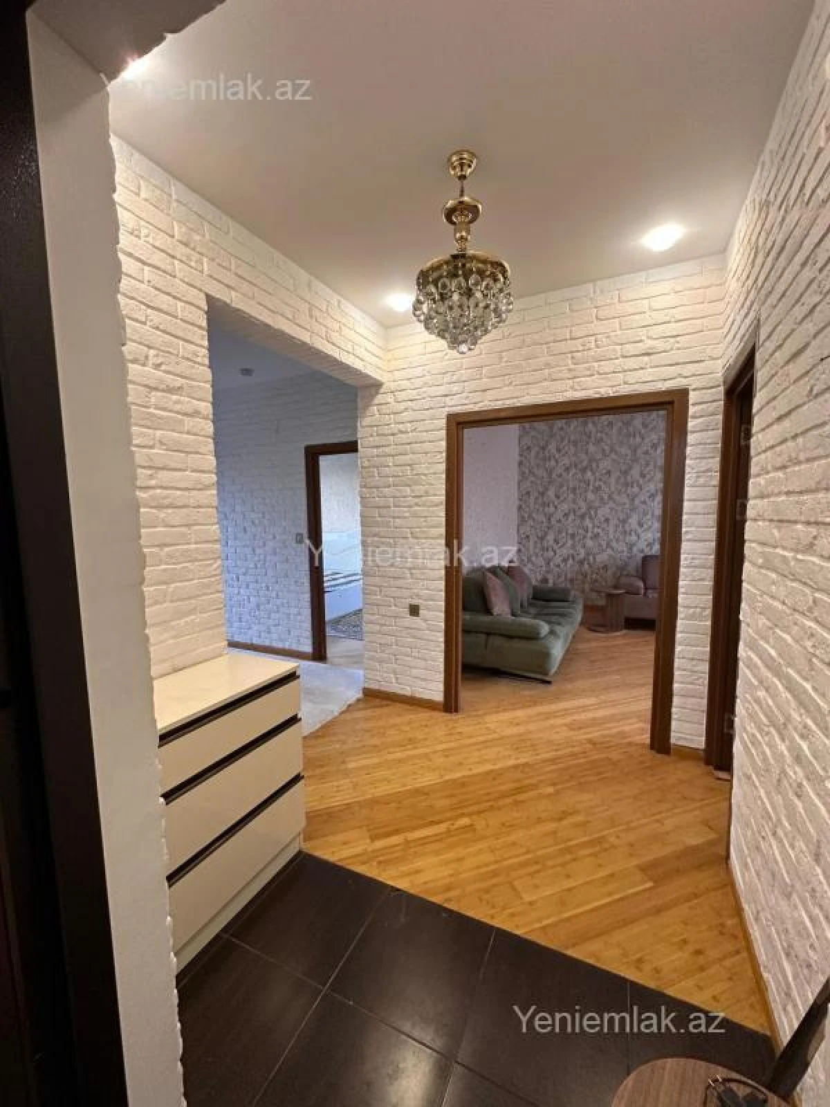 Satılır 2 otaqlı köhnə tikili 75 m²