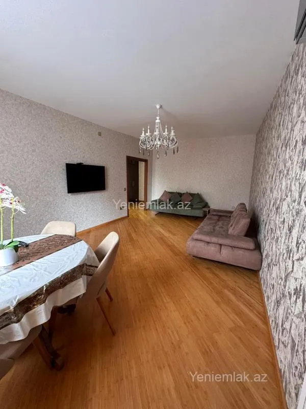 Satılır 2 otaqlı köhnə tikili 75 m²