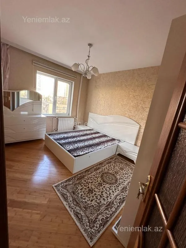 Satılır 2 otaqlı köhnə tikili 75 m²